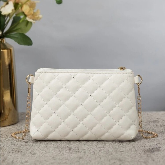 ⚠️Clearance White Quilted Gold Chain Crossbody Bag - Picture 5 of 5